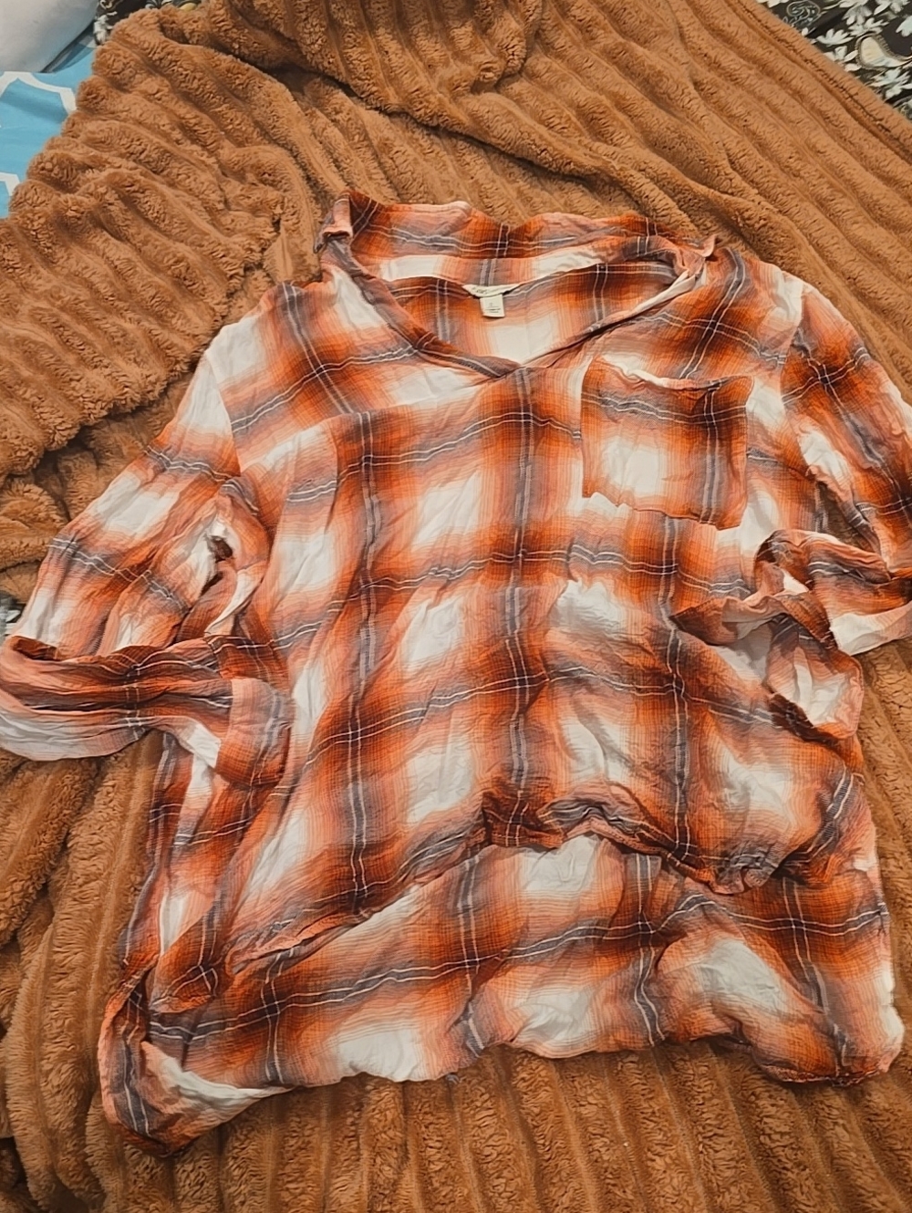 ❤️10/$30 Plaid Pull Over Top